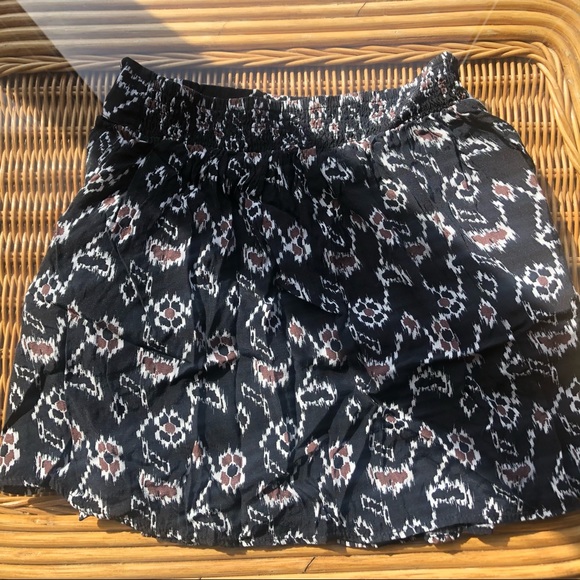 Garage Skirt - Picture 2 of 3